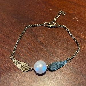 Harry Potter Golden Snitch Ankle Bracelet (Anklet) in Goldtone and Pearl